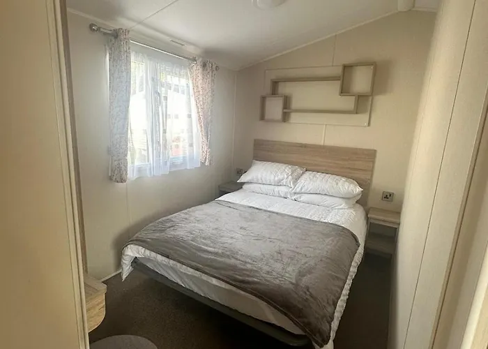 4 Bed 10 Berth Caravan Seawick Holiday Park