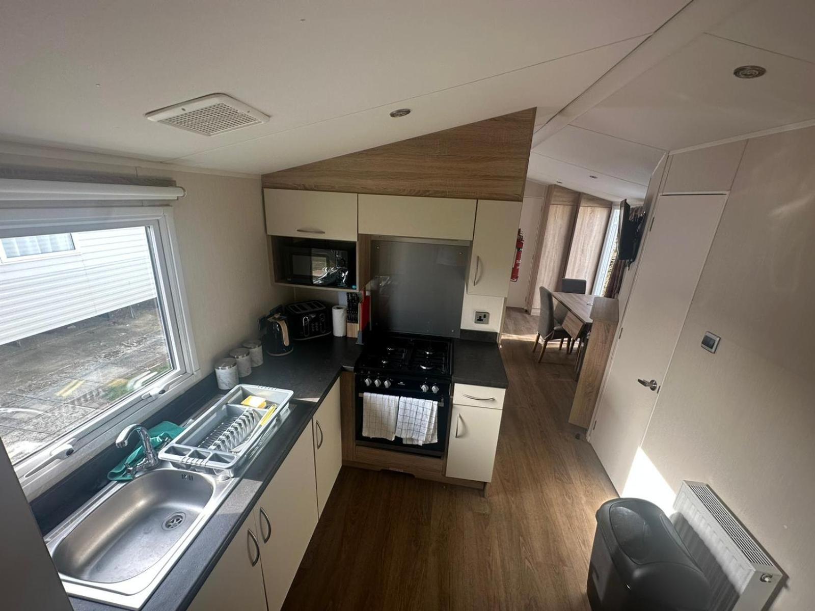 4 Bed 10 Berth Caravan Seawick * Saint Osyth