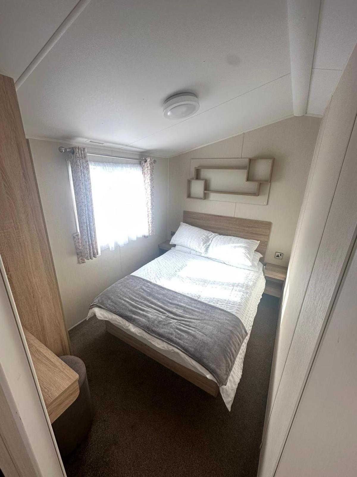 4 Bed 10 Berth Caravan Seawick Saint Osyth